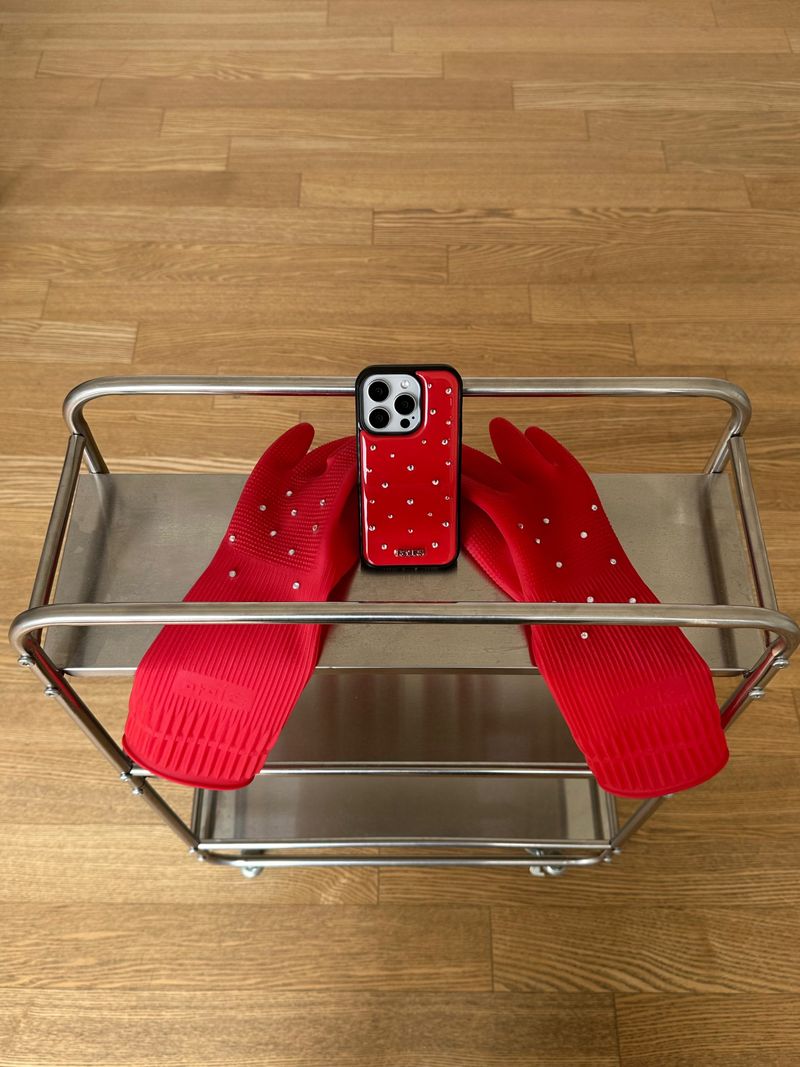 cubic stud case (red)
