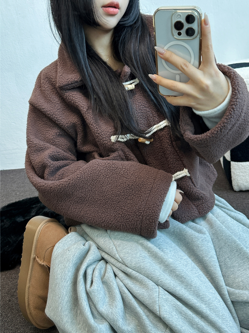 SHEEP FUR SEMI CROPPED TTEOKBOKKI COAT 🤎🤍🧸4COLOR