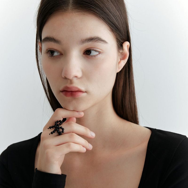 Onyx Ribbon Ring