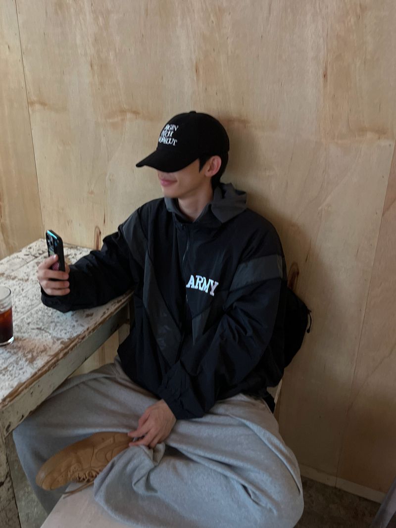 Ami Windbreaker Jacket (2 Colors)
