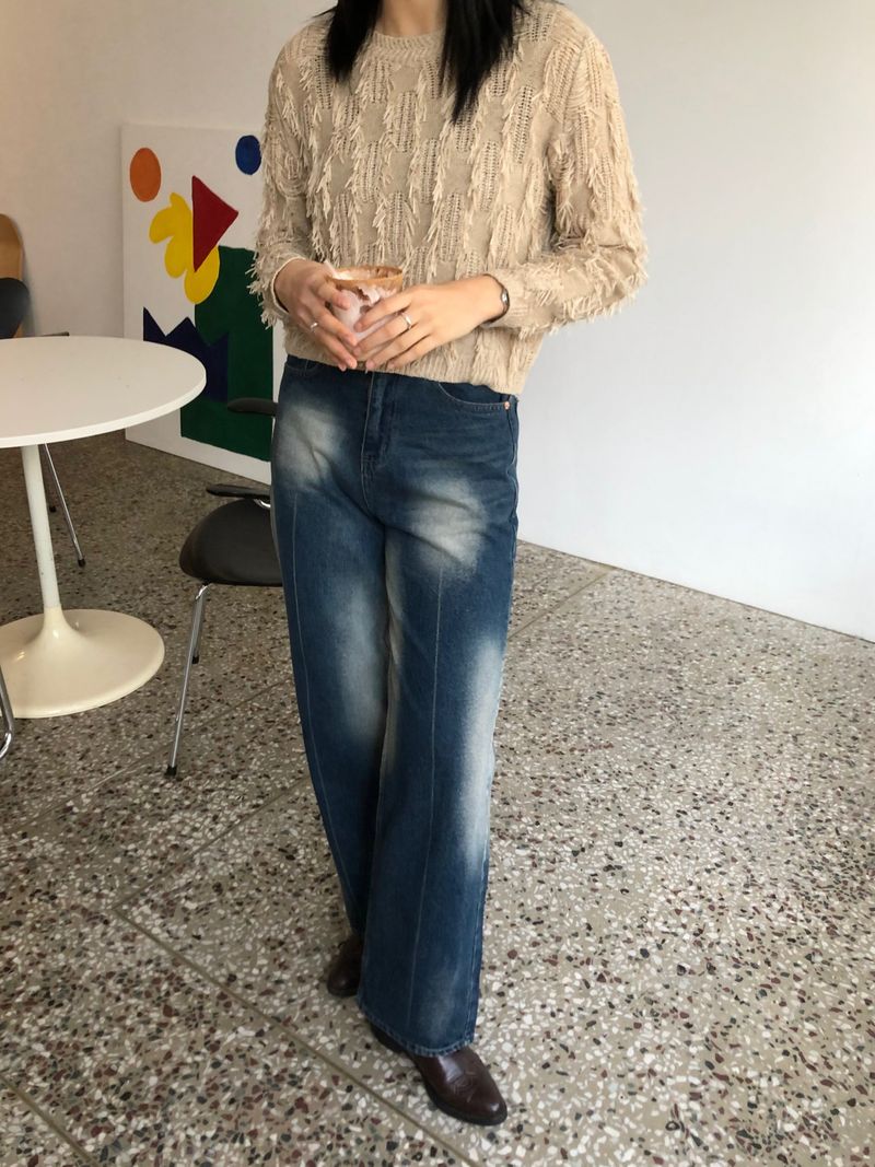 Freewheeling tassel round knit