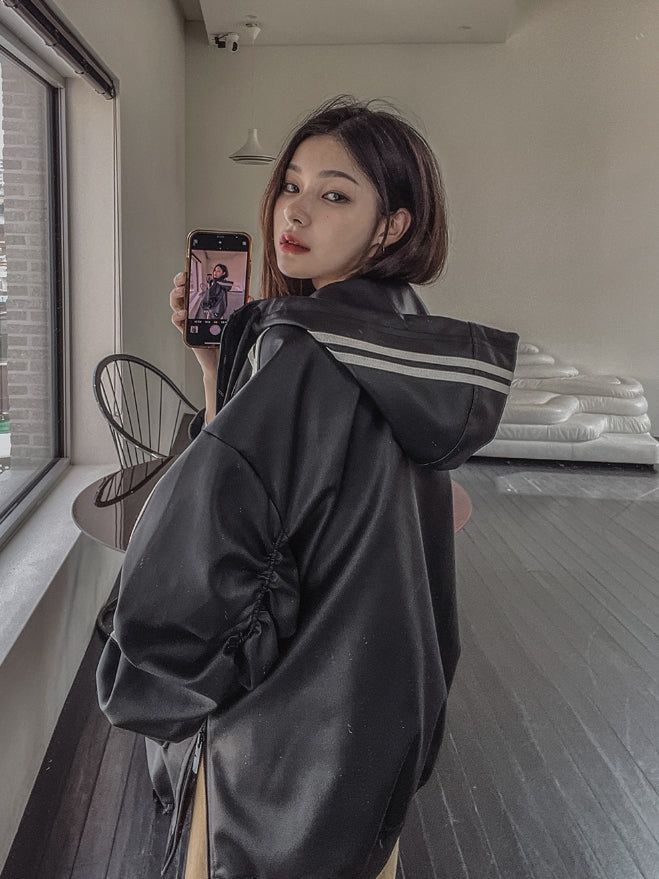 Track shirring leather hooded jacket