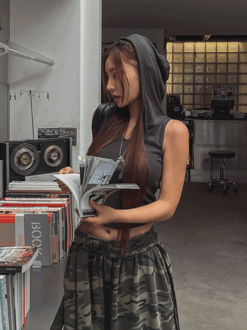 ULAN（ユレン）の「Hairy V-neck hood sleeveless（Tops）」