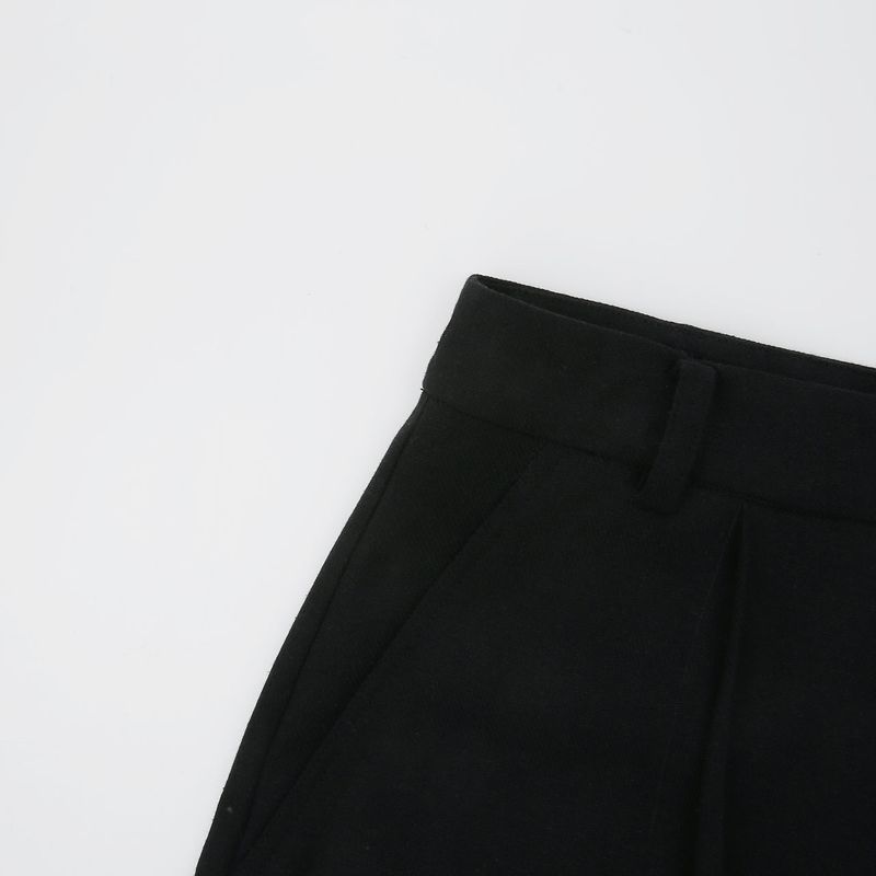 One tuck Half Pants Black