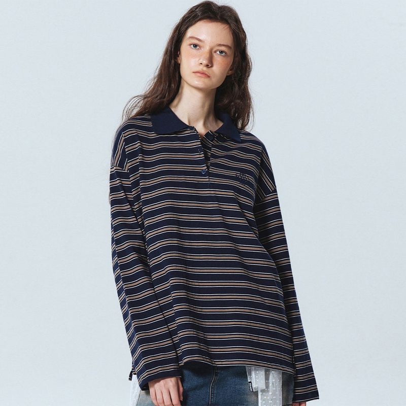NICK&NICOLE(ニック&ニコール)の「SIGNATURE LOGO STRIPE PK SLEEVE_NAVY(Tops)」