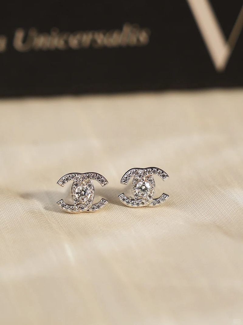 Beautiful double C earrings