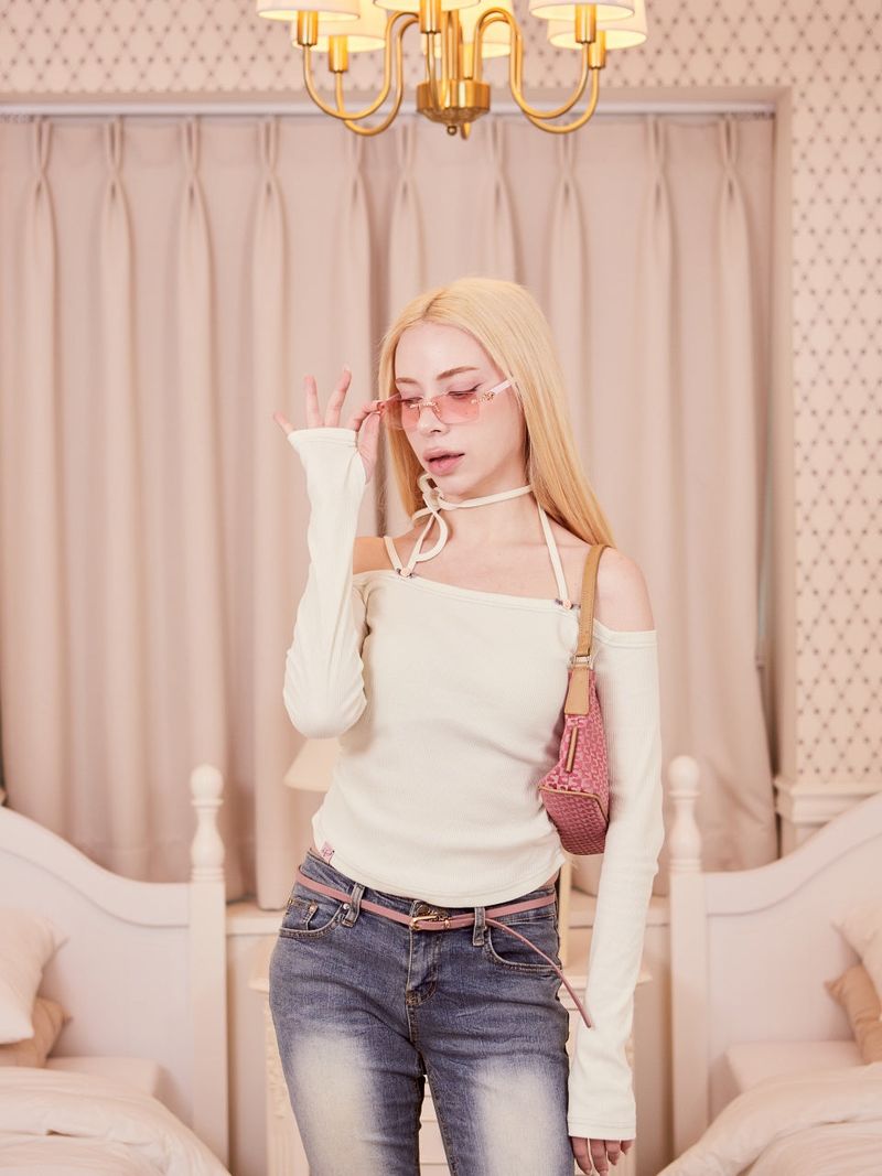 Romantic off-shoulder T-shirts_BUTTER