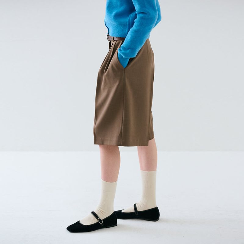 Two-Tuck Bermuda Pants Brown