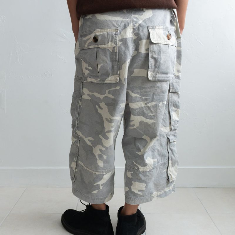 Wanderer cargo bermuda pants / Stone camo