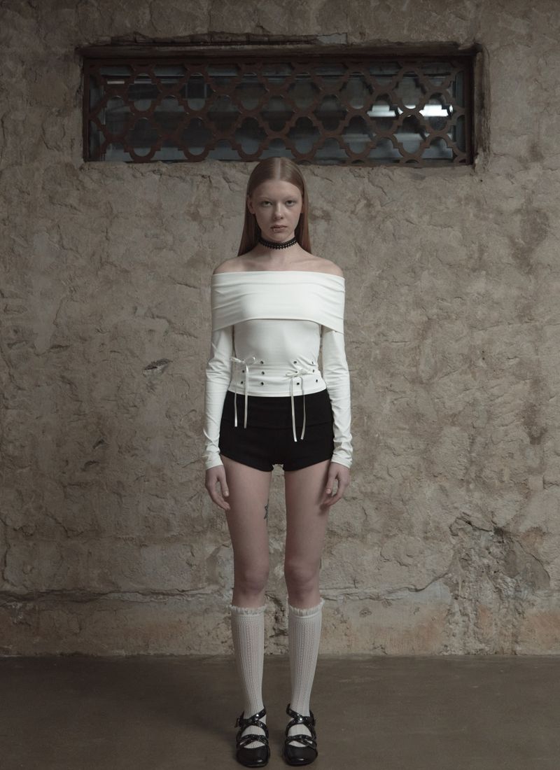 Eyelet off shoulder T (Ivory)