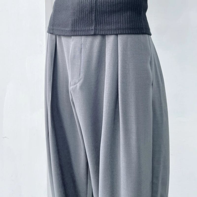 Curved Pleated Wide Trousers