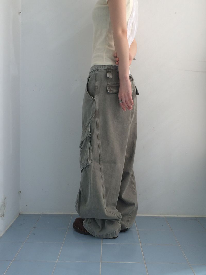 Pocket cargo strap pants