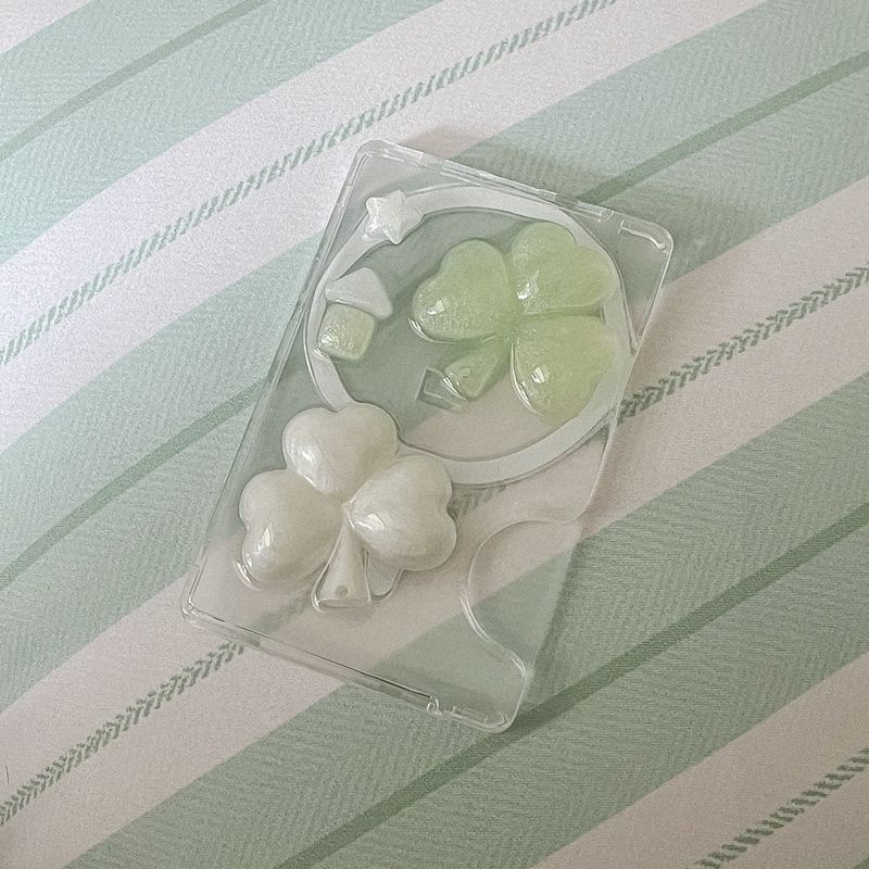 [made]3leaf clovers magsafe card wallet