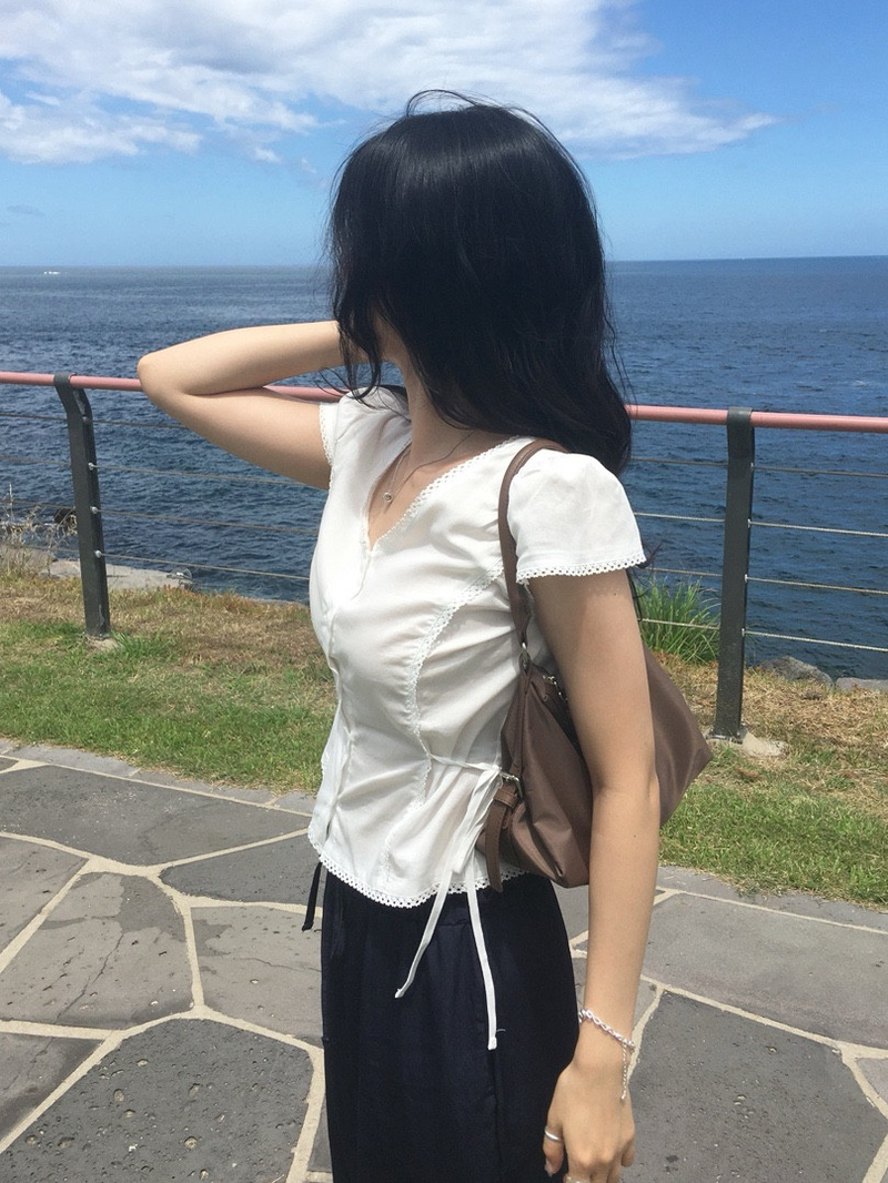 moroi（モロイ）の「Anna Short Sleeve Blouse（Tops）」