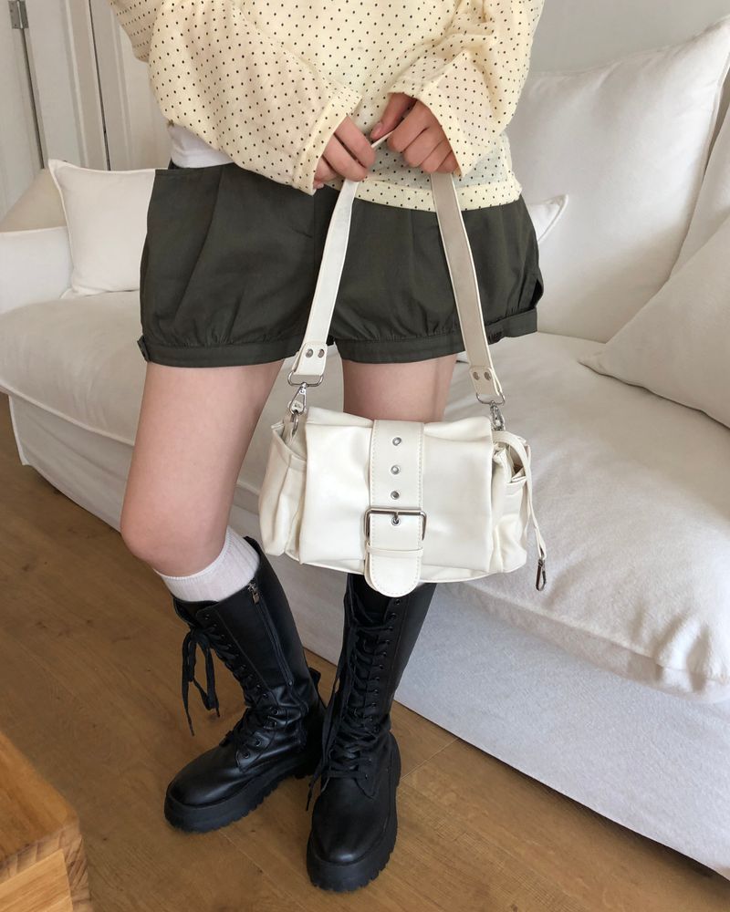 WONDER WONDER（ワンダーワンダー）の「Pecol Leather Buckle Shoulder Bag（Bags）」
