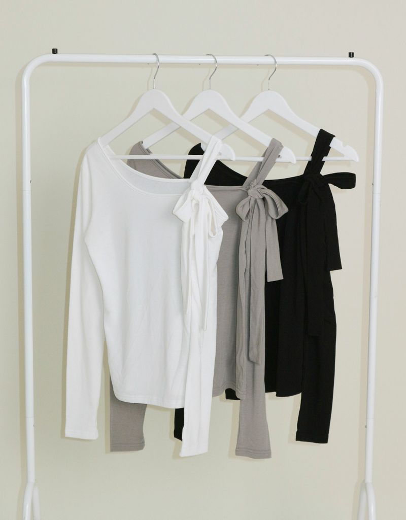 (Napping T-shirt) Euren One Shoulder Ribbon Tie Long-Sleeved Warmer T-Shirt
