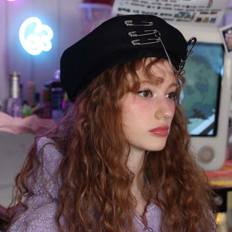 0 4 safety pin chain beret - BLACK