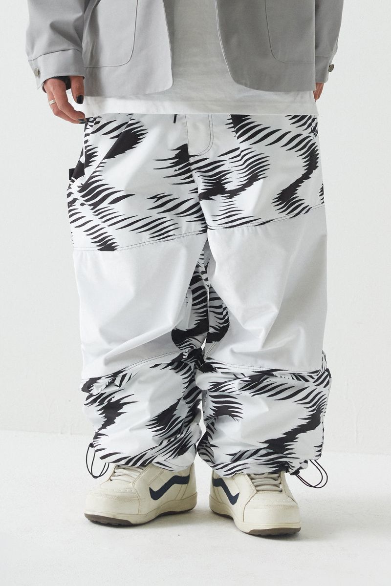 BSRABBIT（ビエスラビット）の「BSR2223FWPT016 ZGZG WAVE VELVET SUPER WIDE BOX PANTS WHITE（Pants）」