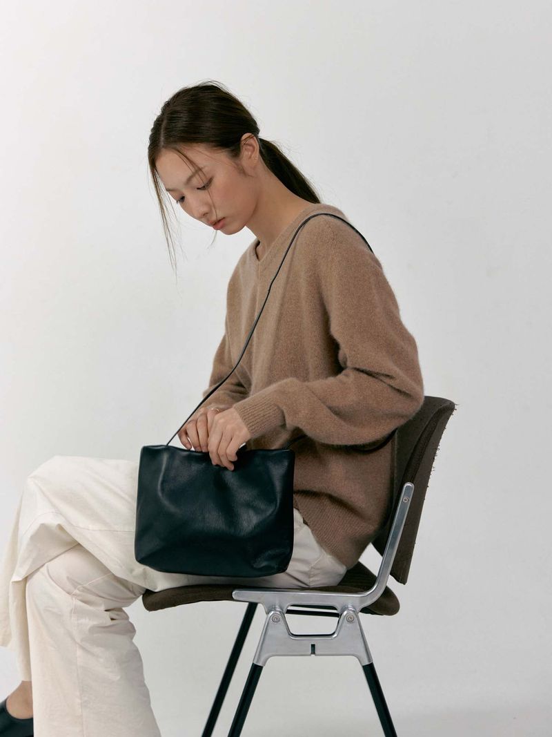 Raccoon Blend V-neck Knit (Camel)