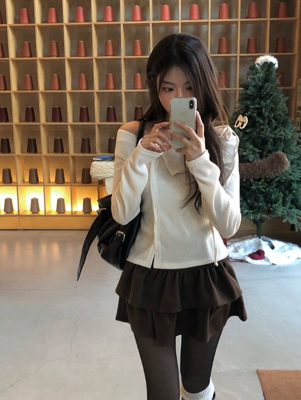 Cashier Button Off-Shoulder Unbalance Ribbon Knit