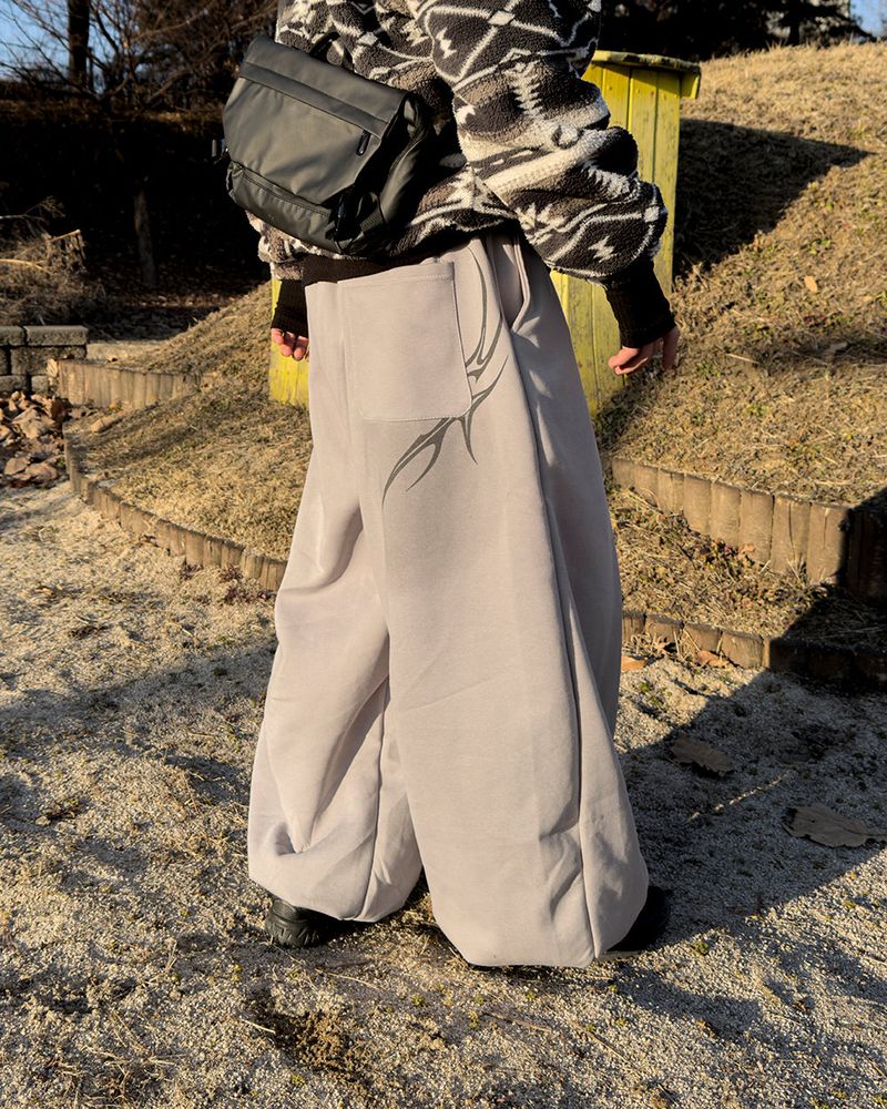Poki Big Wide Lettering Sweat Pants