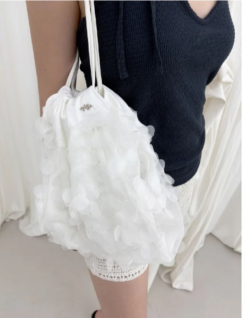 Lacie strap bag (white)