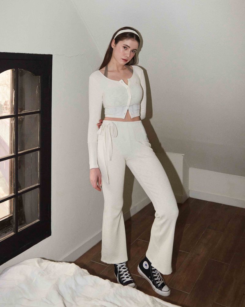 Yuheelee（ユヒリ）の「MODAL KNIT FLARE PANTS / CREAM（Pants）」