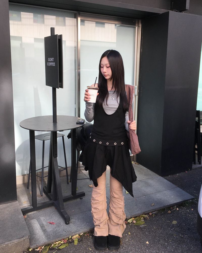 Eyelet flare skirt
