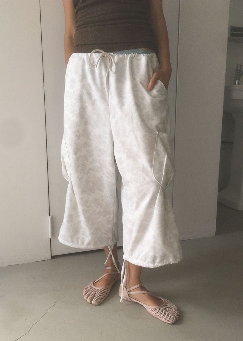 FLOWER PASTEL BERMUDA PANTS