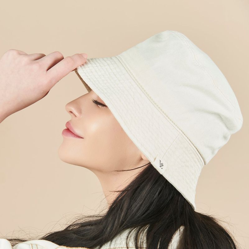 Monogram Label Pigment Bucket Hat white