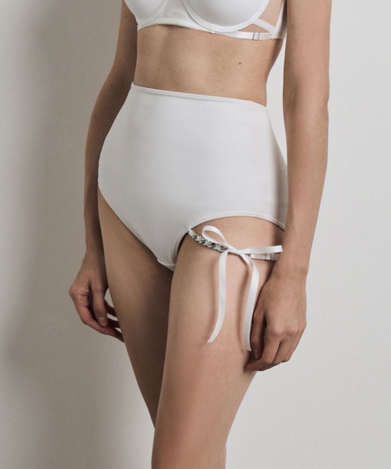 Chain Ribbon One Side High Bikini Panties (White)
