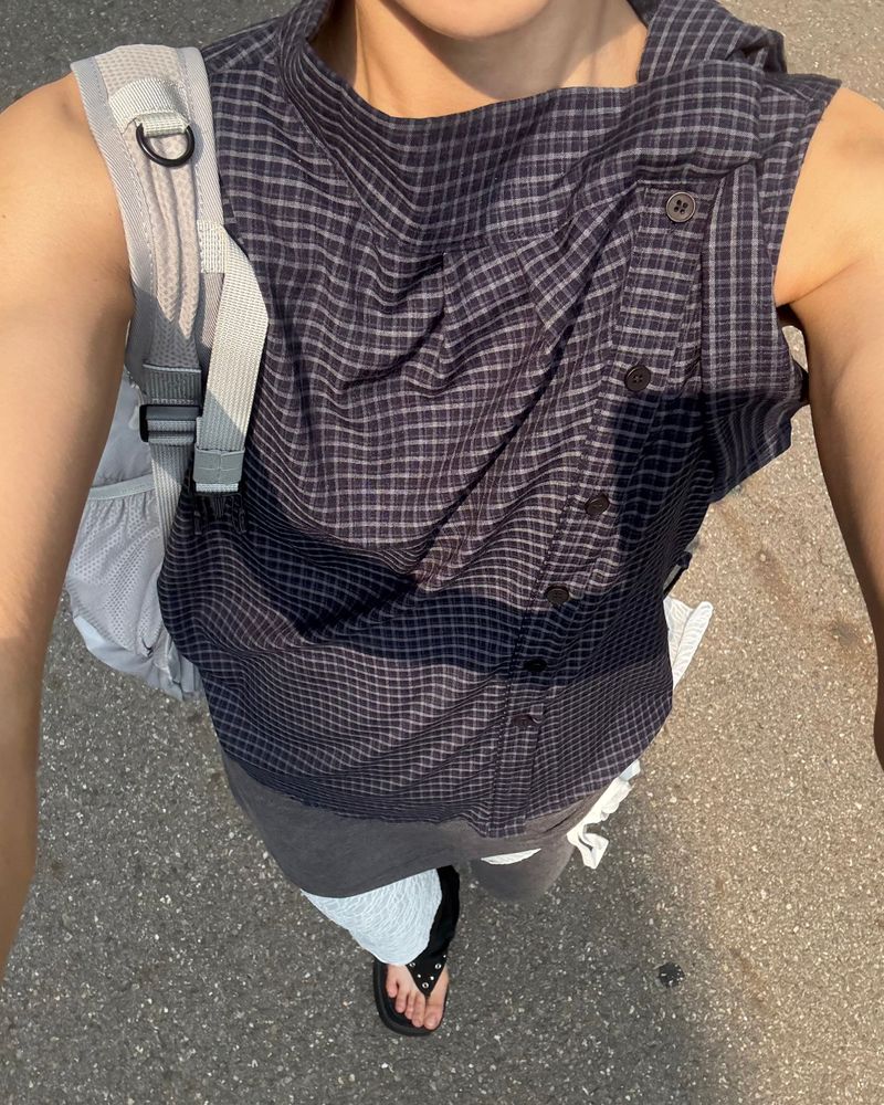 CHECK SLEEVELESS SHIRT