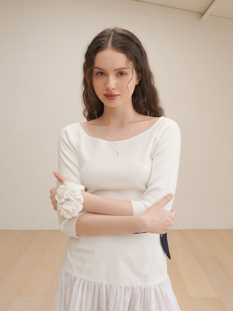 Cosymosy White Camellia Scrunchie