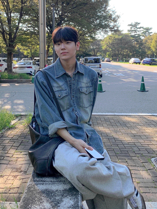 WHAT A LOOK（ワット ア ルック）の「Stウェストンブラッシュデニムシャツ（トップス）」