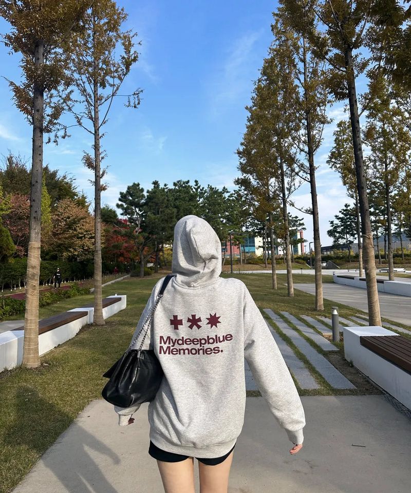 MYDEEPBLUEMEMORIES（マイディープブルーメモリーズ）の「(zp) MM SYMBOL LOGO 2WAY ZIP-UP (LIGHT GREY)（Tops）」