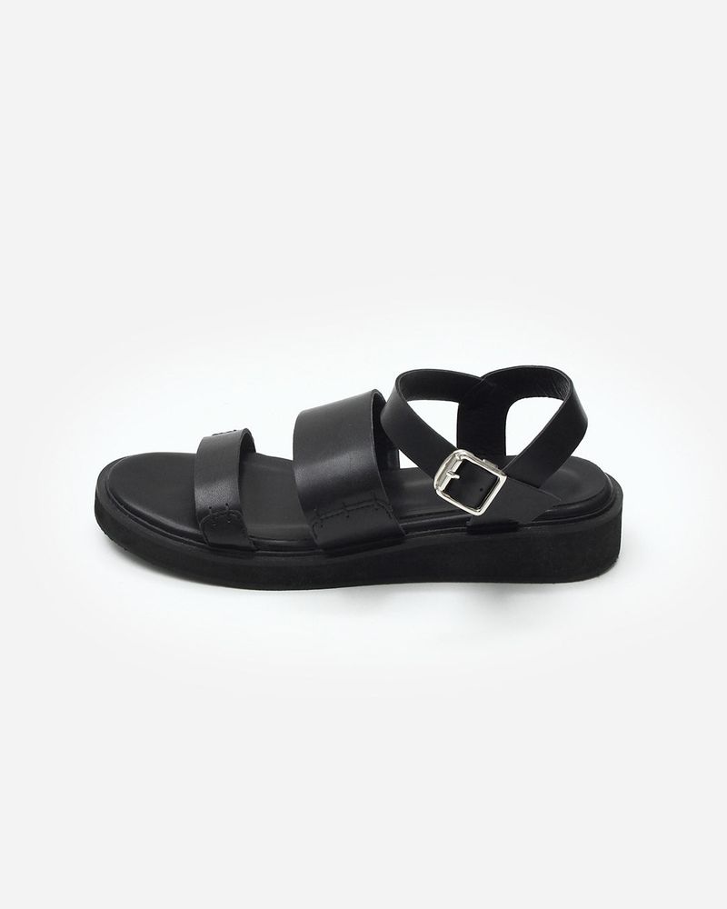 Nubble strap sandals