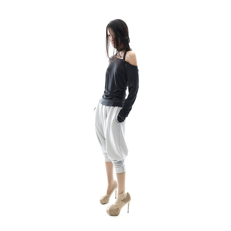 ojos（オホス）の「Capri Baggy Pants / Grey（Pants）」
