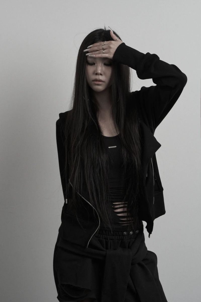 [label] hand-cut damage halterneck sleeveless (black)