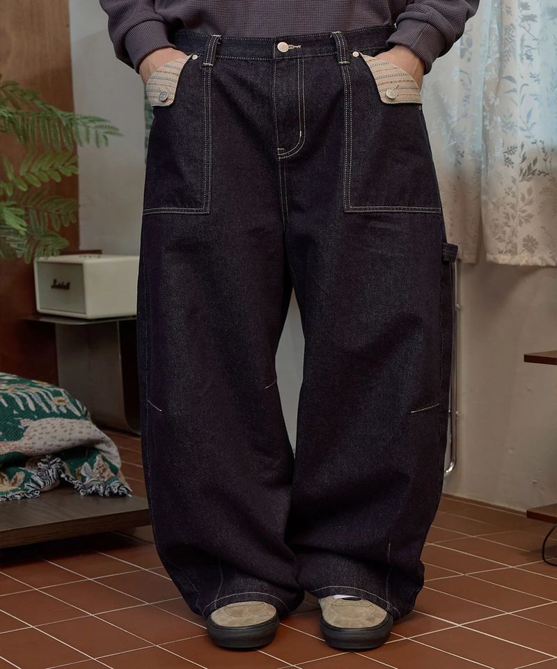 Star Piece Curved Denim Pants