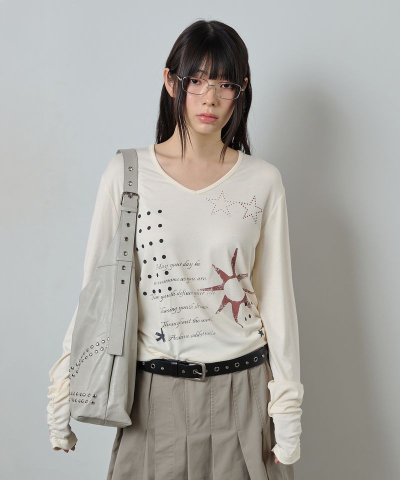 ODDSTUDIO（オッドスタジオ）の「V-Neck Shirring Star Long Sleeve - CREAM（Tops）」