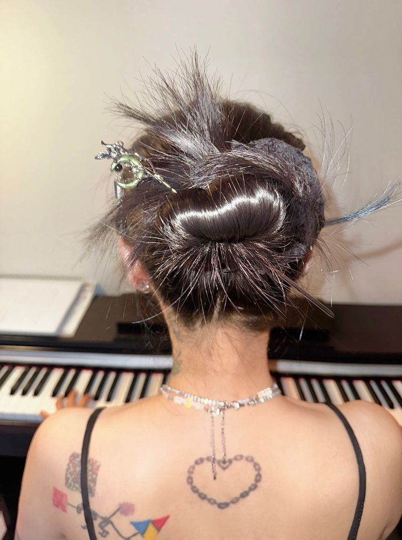 Black goth moon ornamental hairpin