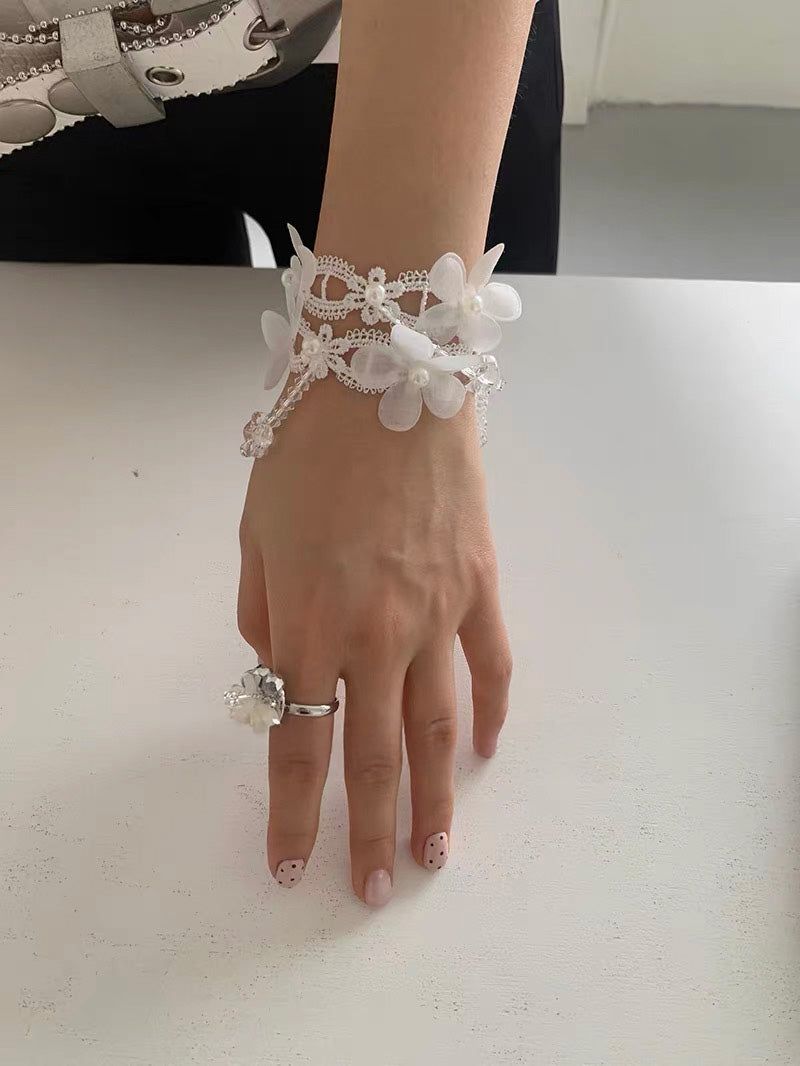 White flower fabric beads necklace