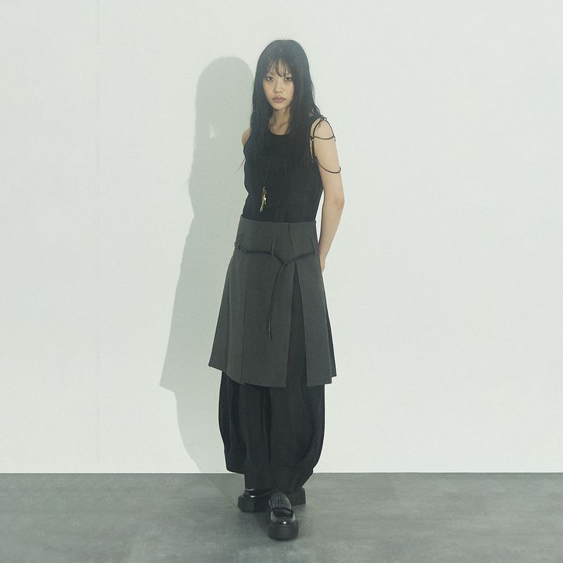 PROPELLER SKIRT: CHARCOAL