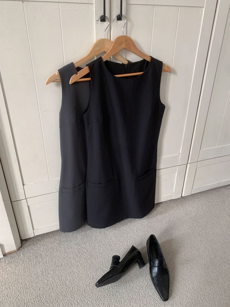 Classic Mae Simple Line Two-Pocket Mini Dress