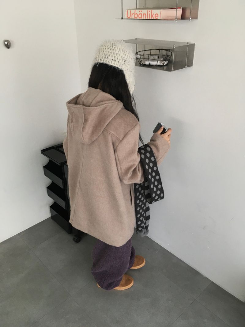 Balmacaan hood coat