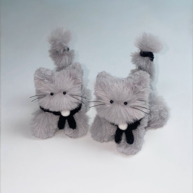 Myomyo cat keyring_grey