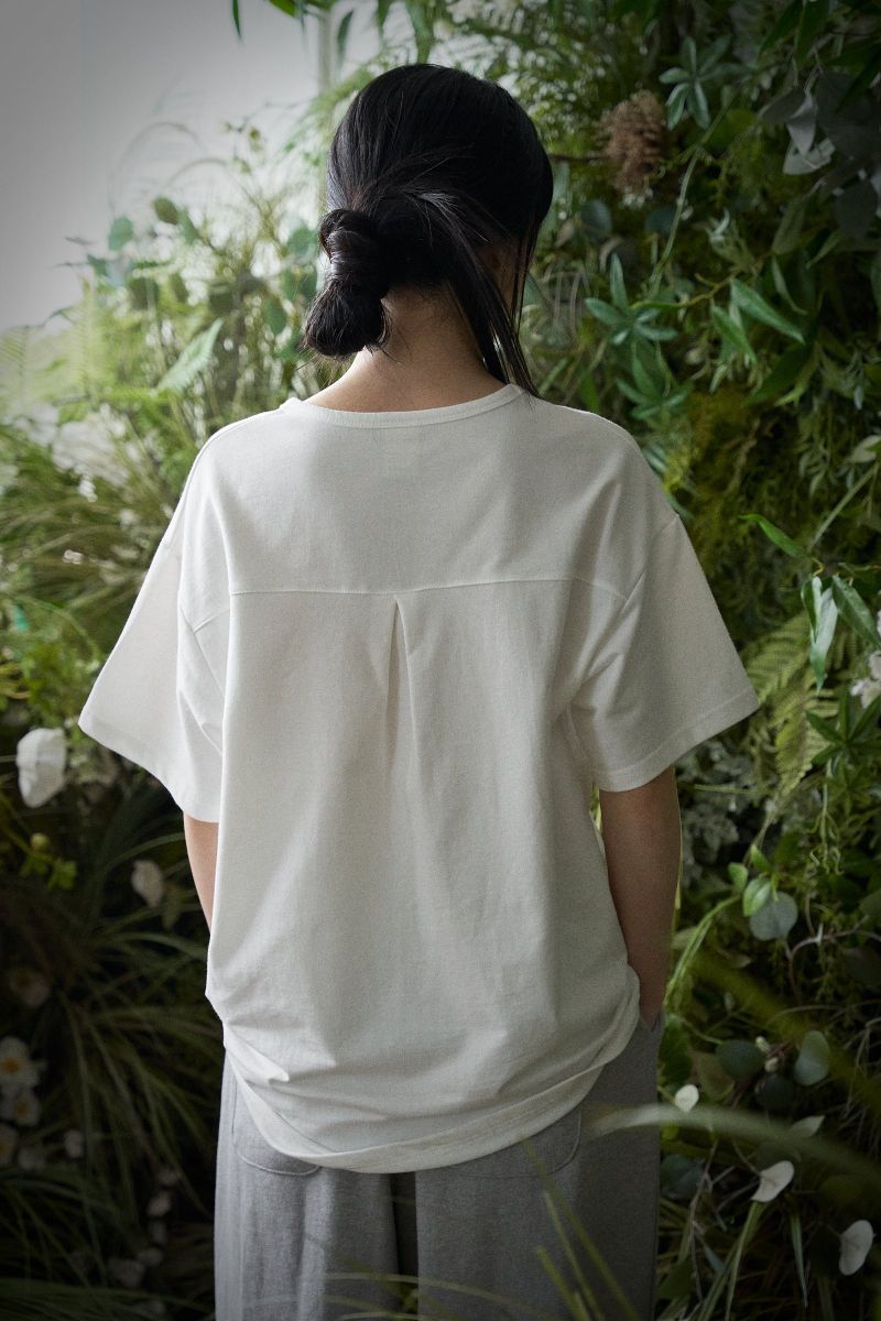 ESSENTIAL PLEAT U-NECK 1/2 TEE (Off-White)