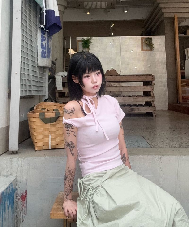 cattline（カトリーヌ）の「Off Shoulder Twist Half-Sleeve T-shirt Pink（Tops）」