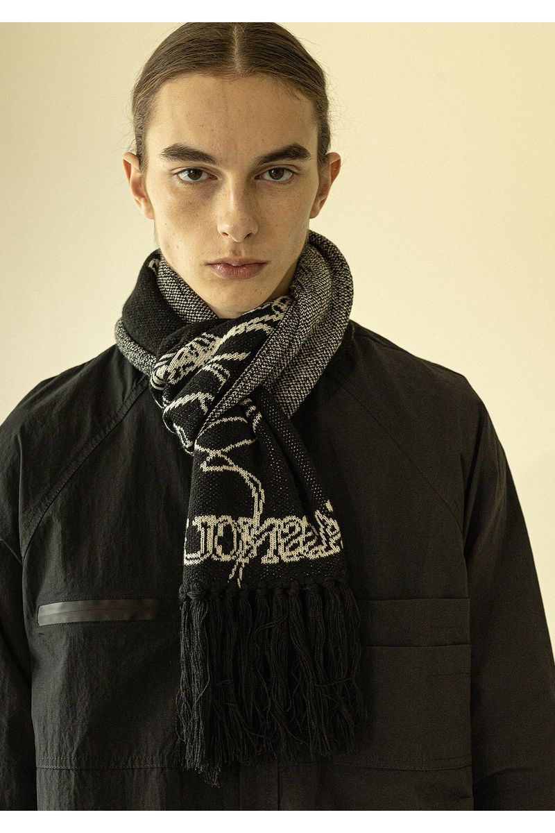 LETTERING TASSEL MUFFLER