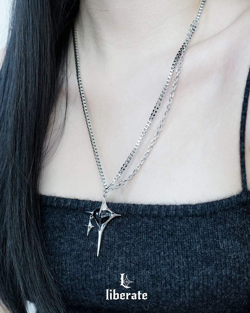[Choi Ye Na, Chu, Lee Chae Yeon Pick] Cross Black Heart Square Chain Necklace